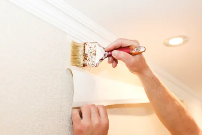 Pose de papier peint à Cistrières — revêtements muraux et toiles de verre